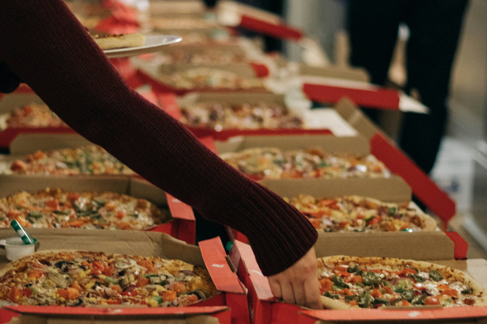 rosie-sun-Vnb8zsvYVbo-unsplash Domino's Pizza halal ?